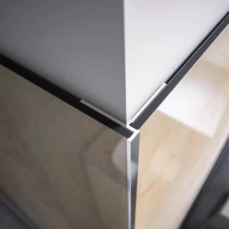 Breuer Eckprofil außen flächenbündig 2,3x2,3x255 cm, alu silber matt