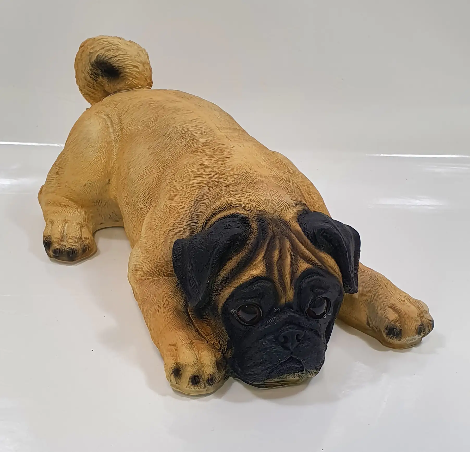 Dekofigur Mops liegend 18 x 26 x 40 cm