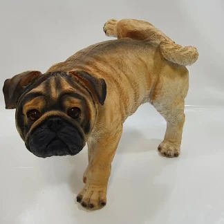 Dekofigur Mops pinkeln 28 x 22 x 41 cm