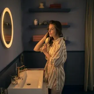 Philips Hue White Ambiance LED Spiegel-Leuchte Adore weiß