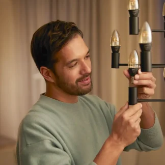 Philips Hue LED Leuchtmittel White E14 warmweiß Kerzenform 4,5 W warmweiß